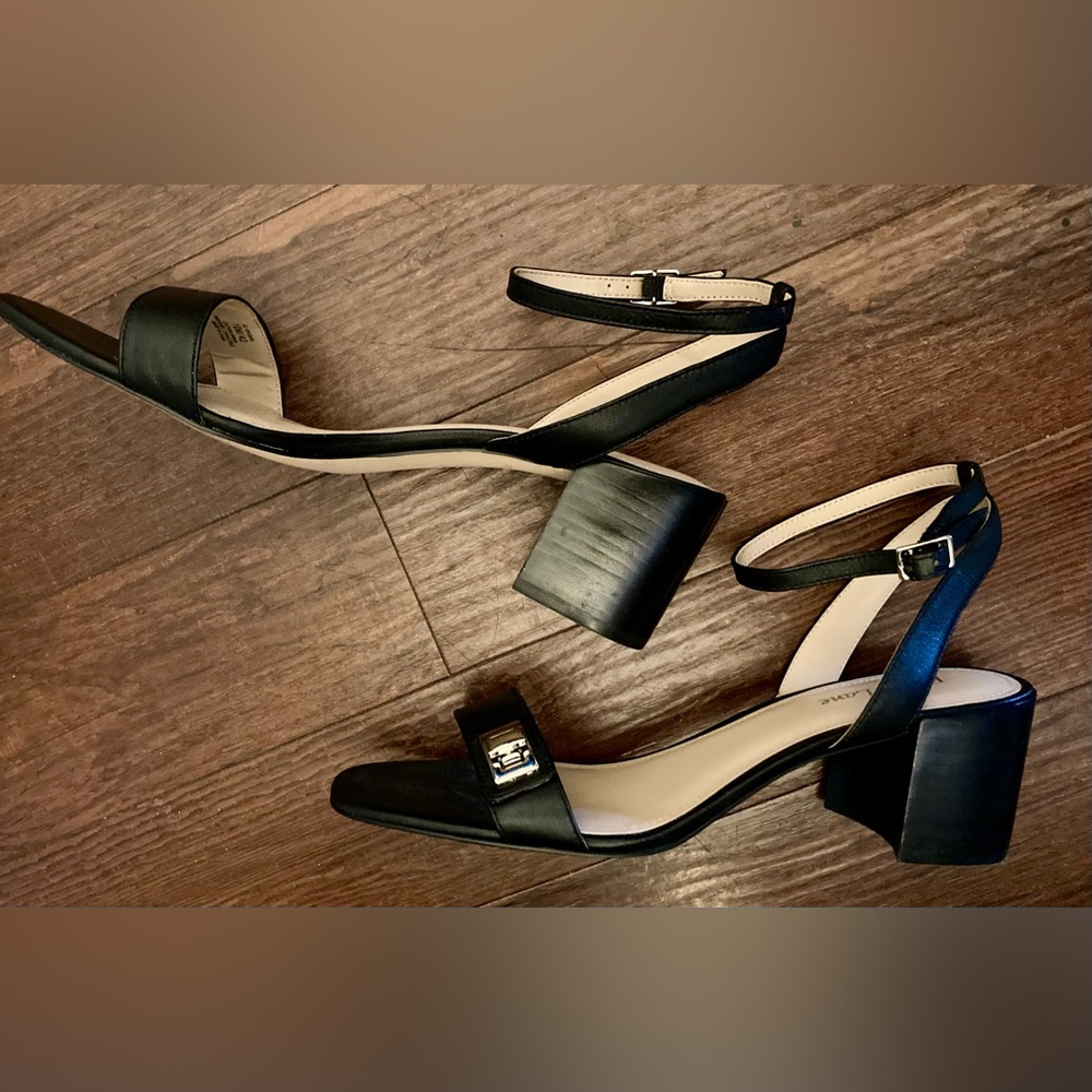 Macys EssexLane black luxury leather 2” heel